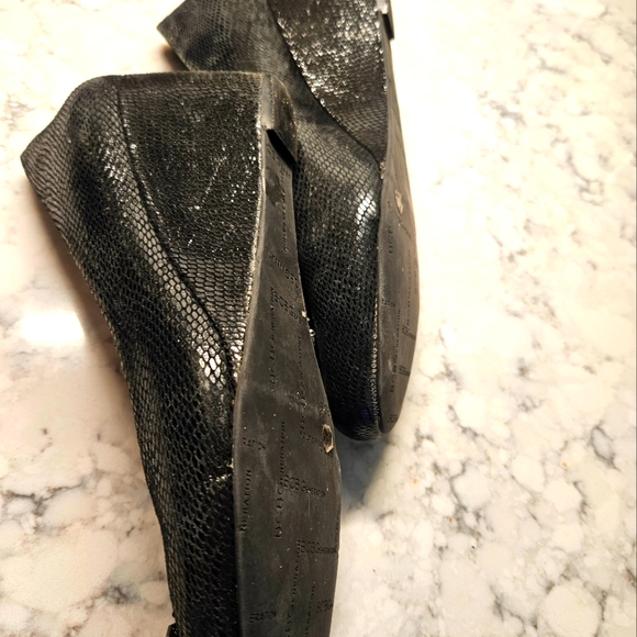💥BCBGeneration Women's Embossed Snakeskin - Size 10 - Picture 3 of 7